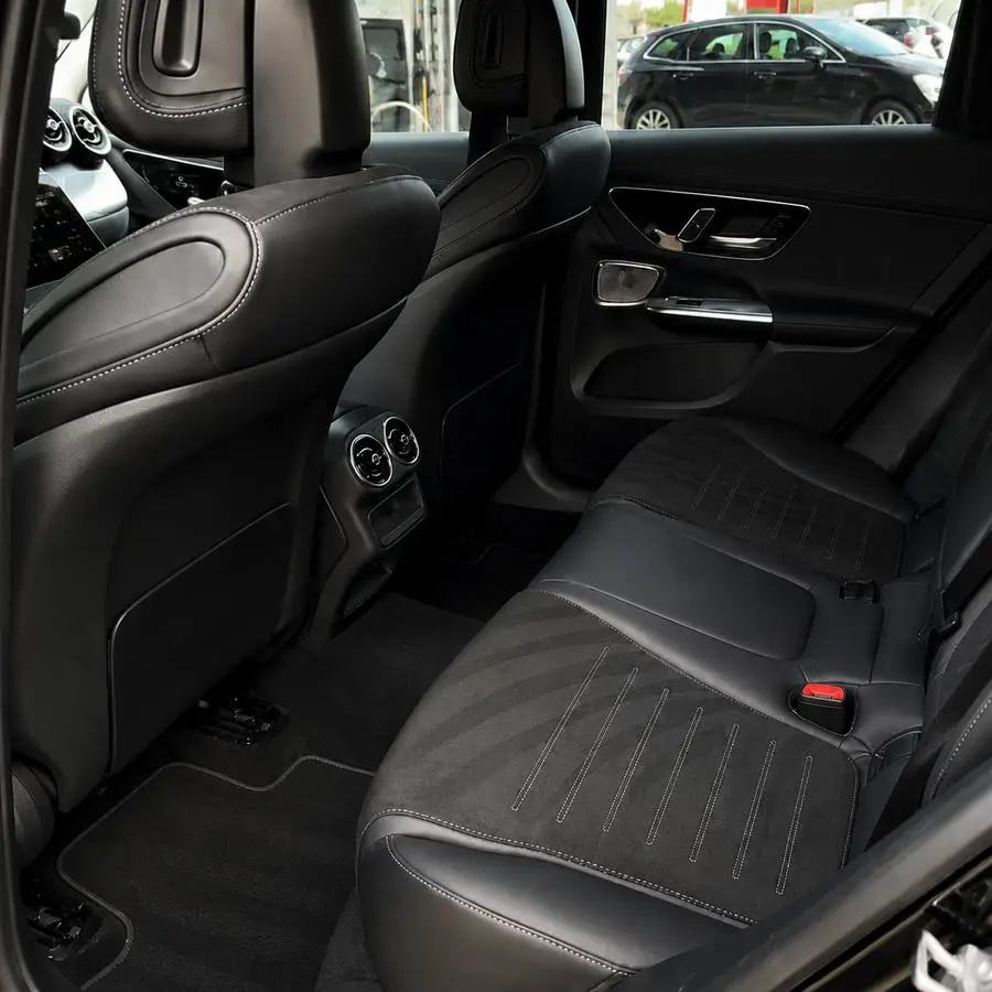 Intérieur de voiture après nettoyage Cleaneasy