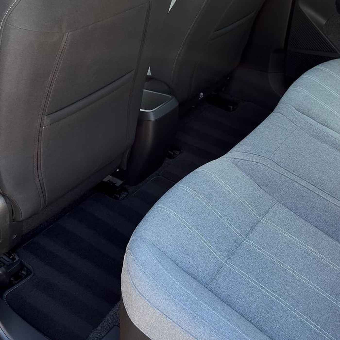 Intérieur de voiture après nettoyage CleanEasy